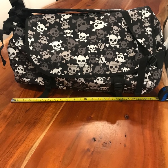 YakPak Skull Duffle Bag - Picture 5 of 9